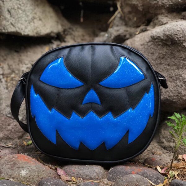 Bolsa Gótica Crossbody de Calabaza “Killer Pumpkin” Negro y Azul - Imagen 3
