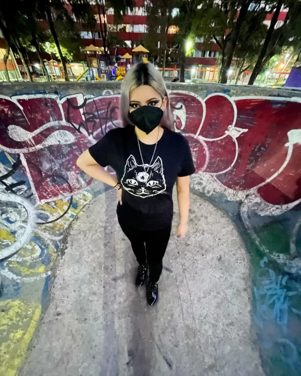 Playera de Dama con Estampado de Gato “KillerMiau” - Imagen 3
